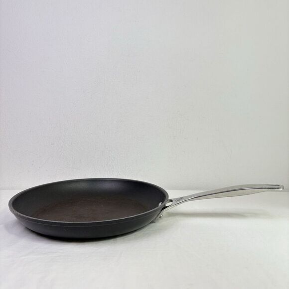 LE CREUSET  Toughened Nonstick PRO 12” Fry Pan 30 CM Gray - Picture 4 of 13